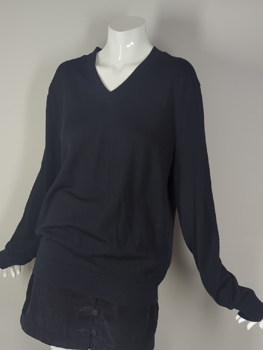 Banana Republic Merino Will  Black V-Neck Sweater Large